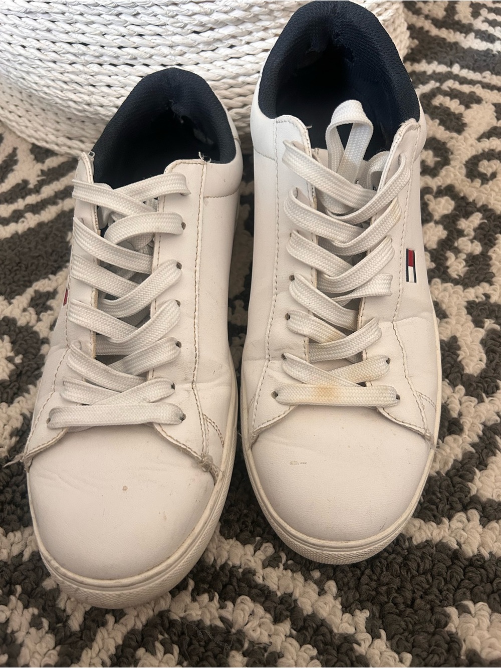 Tommy Hilfiger White Low-Top Sneakers with Navy Lining and Flag Detail